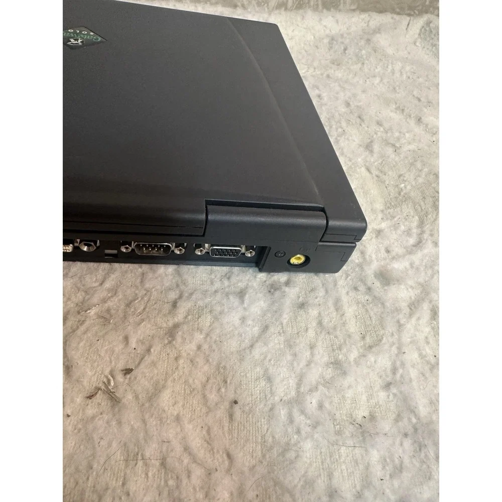 Vintage Gateway Solo 5150 Series Laptop Powers ON AS IS NEEDS NEW HARD DRIVE